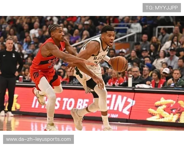 字母哥参加乡村篮球赛亲自上场指导，平民魅力爆棚